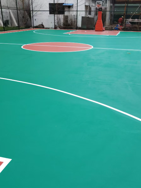 徐汇 球场长期使用易出现地面开裂